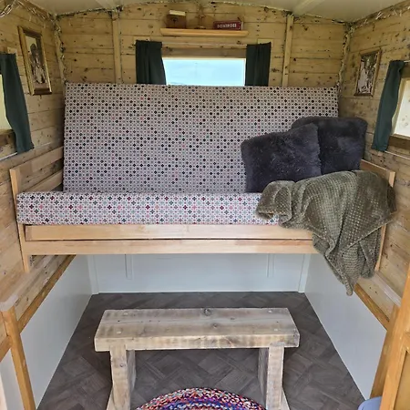 Restored Circus Wagon Солтберн-бай-те-Си Экстерьер фото